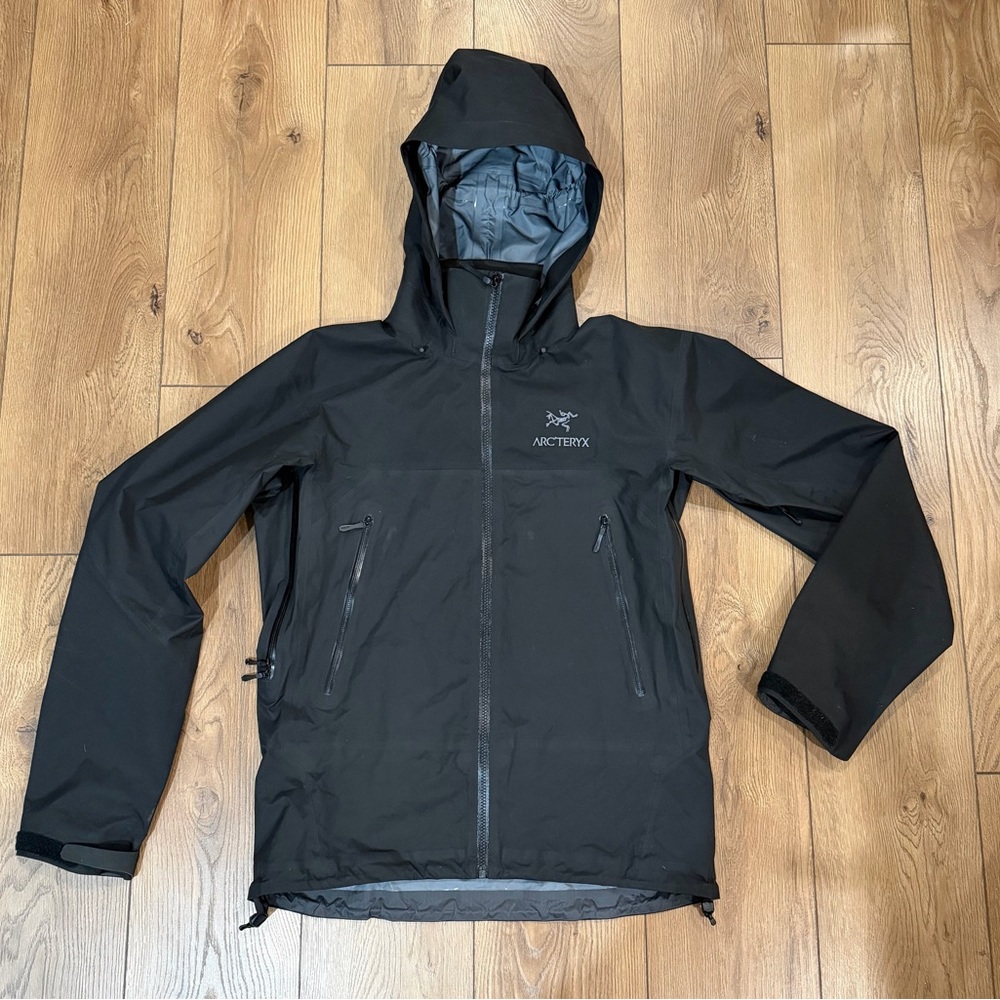 Arc'teryx Men's Black Beta AR hard Shell Jacket
